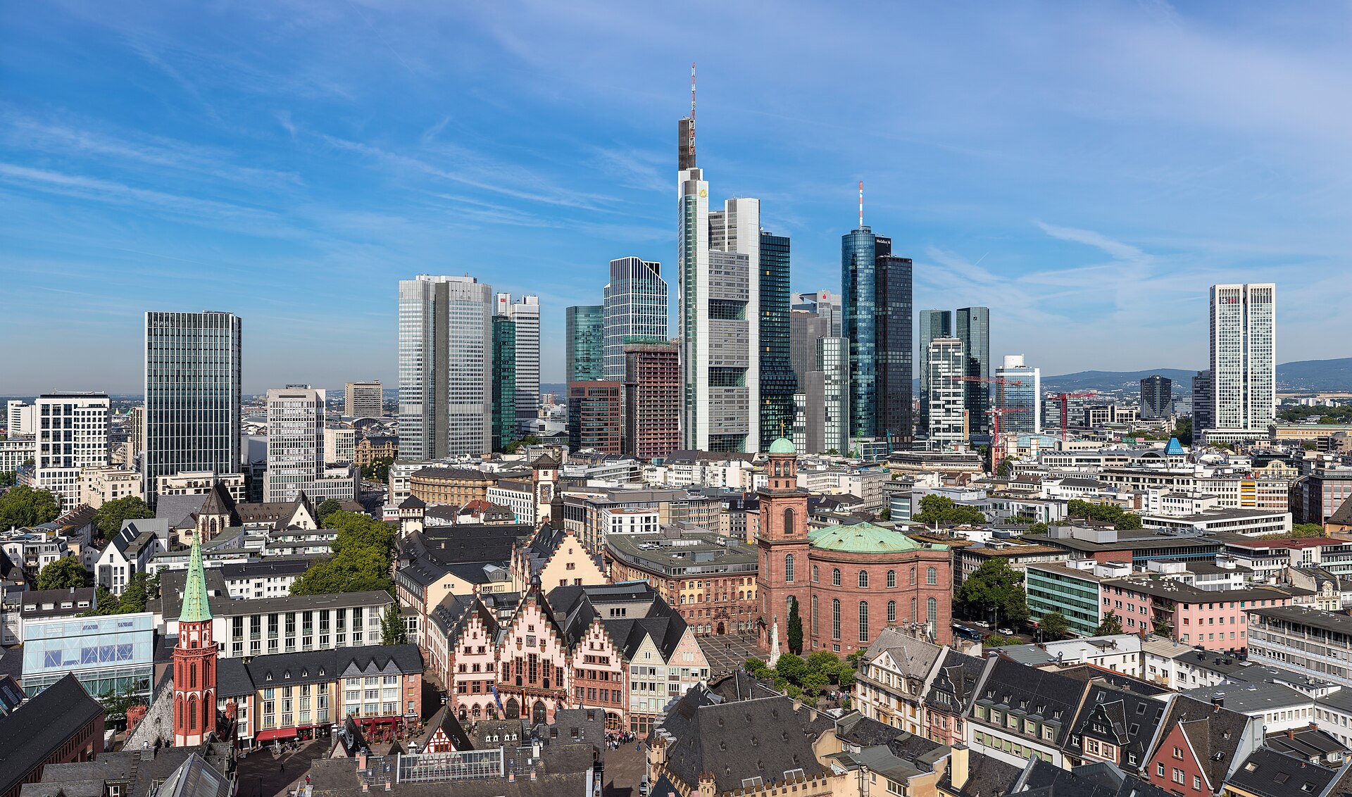Frankfurter Altstadt mit Skyline 2019 — Frankfurt, Germany