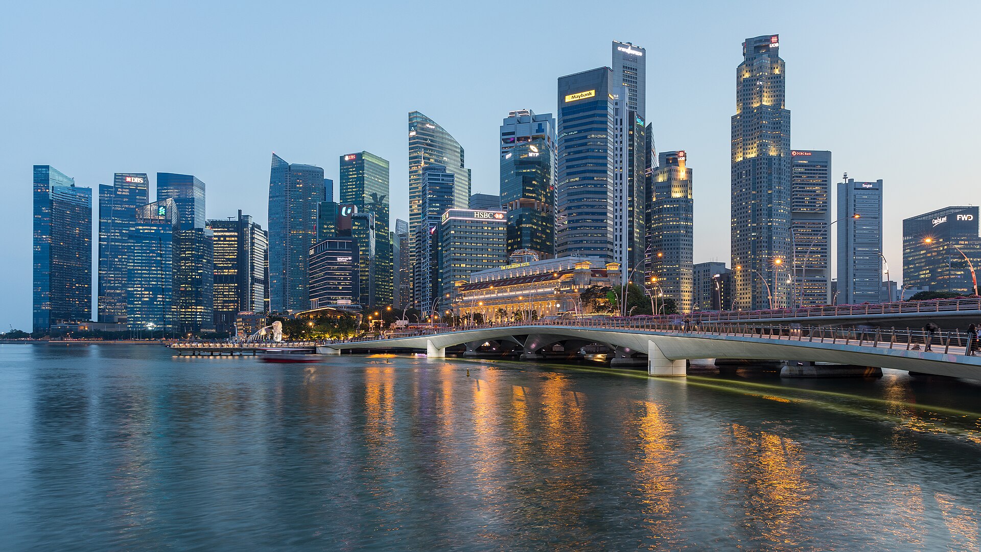 Skyline of the Central Business District of Singapore with Esplanade Bridge in the evening — Singapore