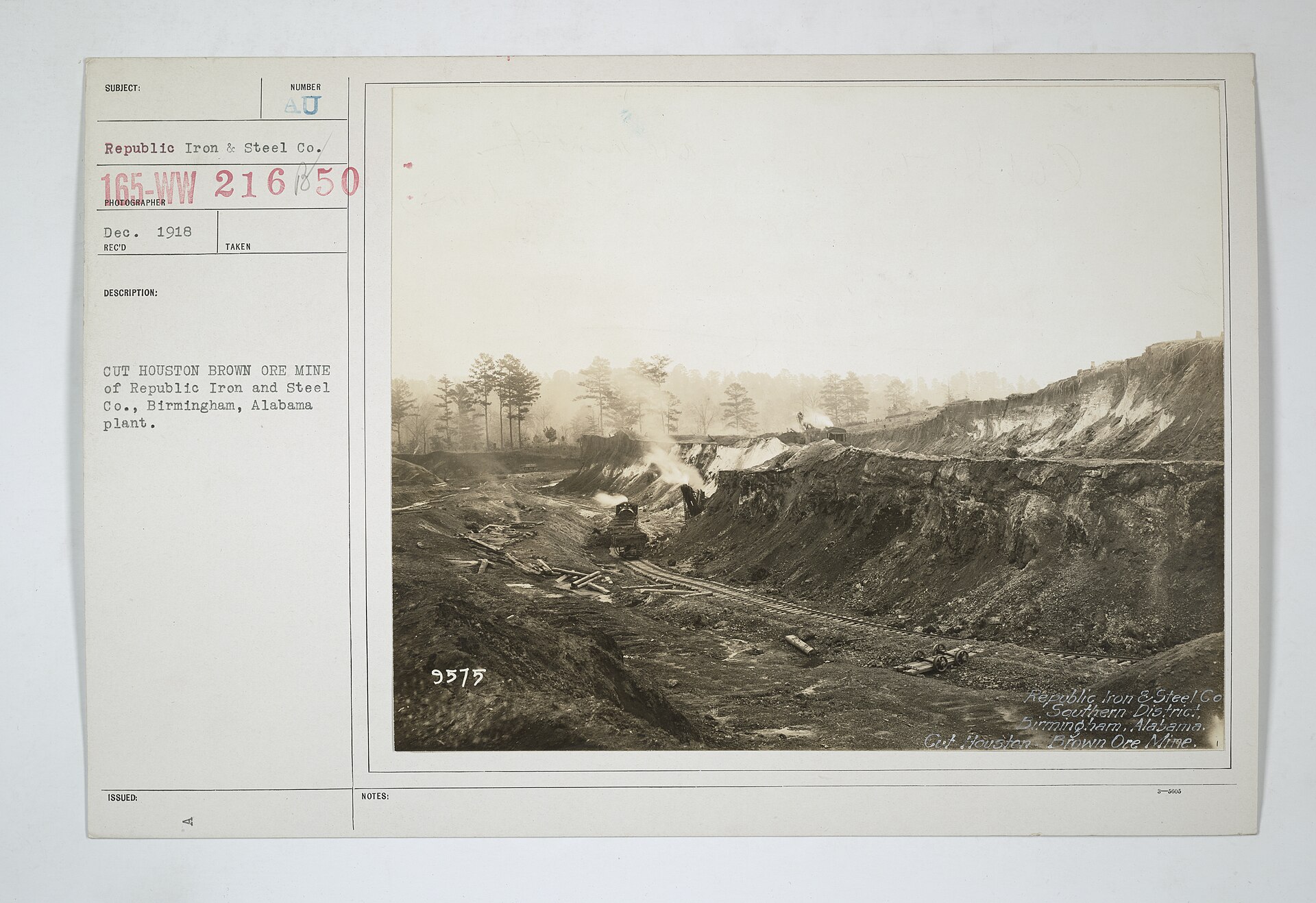 Industries of War - Metals - Steel - Republic Steel Company - Cut Houston Brown Ore Mine of Republic Iron and Steel Company, Birmingham, Alabama Plant - NARA - 45487814 — industrial site in Houston, United States