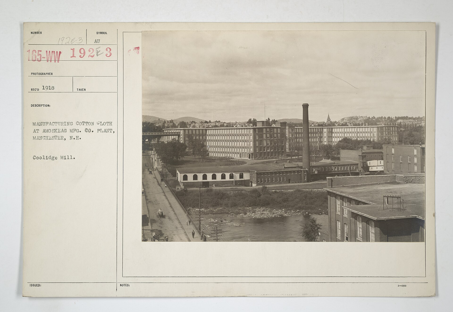 Industries of War - Cloth - Cotton Pickers - MANUFACTURING COTTON CLOTH AT AMOSKEAG Manufacturing CO. PLANT, MANCHESTER, New Hampshire. Coolidge Mill - NARA - 31486790 — industrial site in Manchester, United Kingdom
